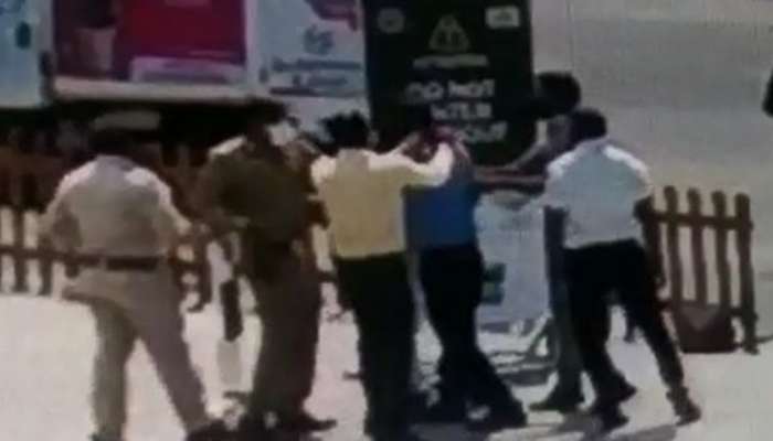 Narmada: 1000 રૂપિયા માટે દાદાગીરી કરનારા 5 પોલીસ કર્મચારીએ ગુમાવી નોકરી