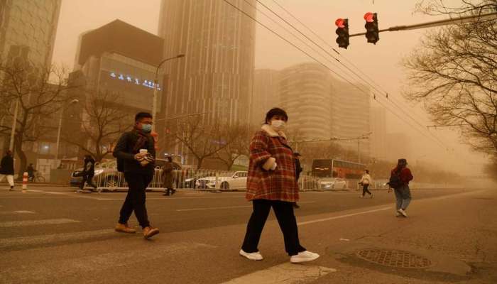 CHINA SANDSTORM: ધૂળની ડમરીઓમાં ઢંકાયું ચીનનું બીજિંગ શહેર, તસવીર જોઈને તમે પણ ચોંકી જશો