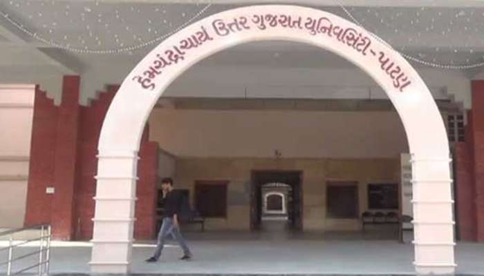 અનોખો વિકાસ! ગુજરાતની અનોખી યુનિવર્સિટી જ્યાં પરીક્ષામાં કંઇ જ ન લખો તો પાસ થાઓ અનોખો વિકાસ! ગુજરાતની અનોખી યુનિવર્સિટી જ્યાં પરીક્ષામાં કંઇ જ ન લખો તો પાસ થાઓ