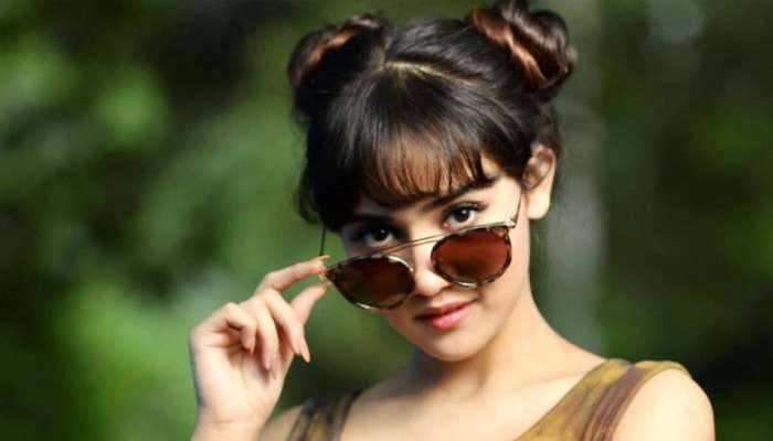 Summer Special Fashion Funda: ઉનાળામાં માત્ર આટલું કરશો તો આંખોને નહીં લાગે તડકો, Look પણ લાગશે Cool Summer Special Fashion Funda: ઉનાળામાં માત્ર આટલું કરશો તો આંખોને નહીં લાગે તડકો, Look પણ લાગશે Cool