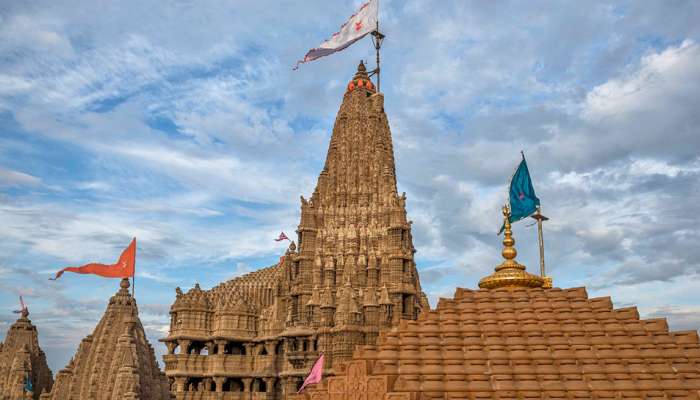 Dwarka: ભક્તો અને પુજારી પરિવારની માંગને પગલે મોડી સાંજે મંદિર ભક્તો માટે ખુલ્યું