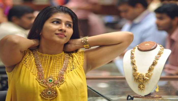 Gold Price Today: સોનાના ભાવમાં ધરખમ ઘટાડો, જો જો...સોનું ખરીદવાની સોનેરી તક ન ચૂકી જતા!