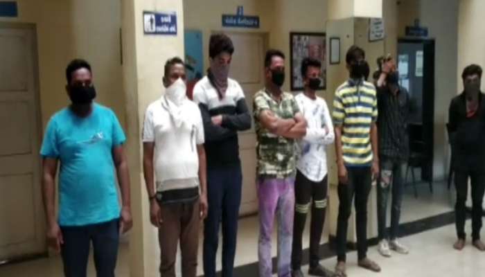 AHMEDABAD: સામાન્ય બાબતે ધૂળેટી બની લોહિયાળ, બે જુથ વચ્ચે અથડામણથી પોલીસ દોડતી થઇ AHMEDABAD: સામાન્ય બાબતે ધૂળેટી બની લોહિયાળ, બે જુથ વચ્ચે અથડામણથી પોલીસ દોડતી થઇ