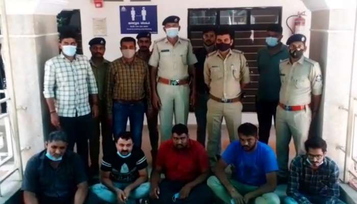 RAJKOT: પોલીસ પર હુમલો કરનારા માથાભારે શખ્સને પોલીસે જાહેરમાં કરી સરભરા