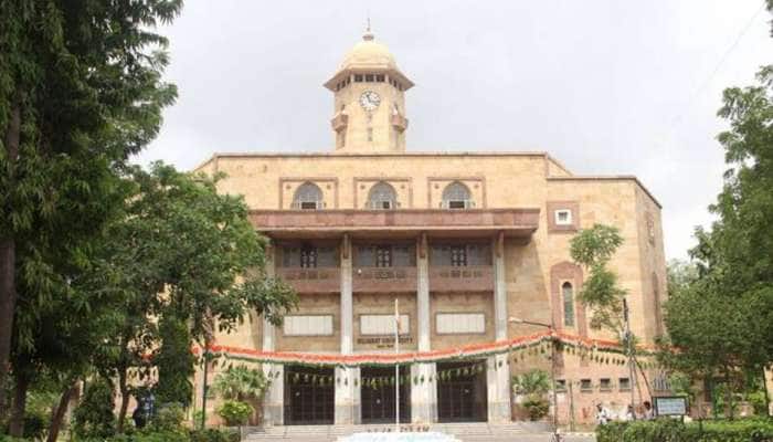 ગુજરાત યુનિવર્સિટીમાં કોરોનાના ભરડા બાદ 300 કોલેજના કર્મચારીઓને વર્કફ્રોમ હોમના આદેશ