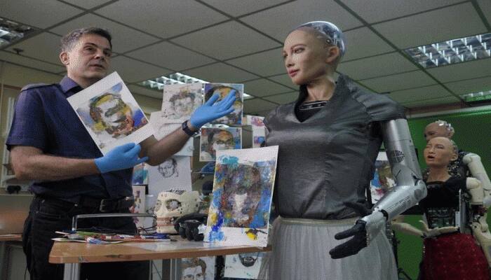 Robot એ બનાવેલી પેઈન્ટિંગ કરોડોમાં વેચાઈ, ફોટો જોઈને થશે આશ્ચર્ય Robot એ બનાવેલી પેઈન્ટિંગ કરોડોમાં વેચાઈ, ફોટો જોઈને થશે આશ્ચર્ય