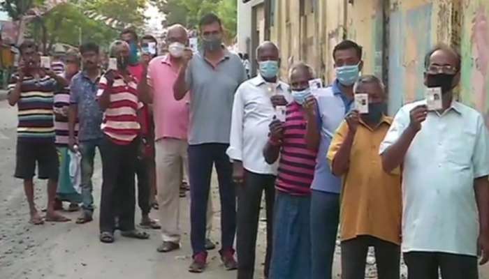 West Bengal Assembly Elections 2021 Live: પાંચમાં તબક્કા માટે વોટિંગ શરૂ, બૂથની બહાર લાગી લાંબી લાઈનો