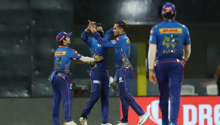 IPL 2021: બોલરોના શાનદાર પ્રદર્શનથી મુંબઈ 13 રને જીત્યું, હૈદરાબાદનો સતત ત્રીજો પરાજય IPL 2021: બોલરોના શાનદાર પ્રદર્શનથી મુંબઈ 13 રને જીત્યું, હૈદરાબાદનો સતત ત્રીજો પરાજય