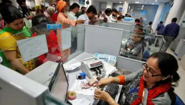 ગુજરાતમાં બેંક કર્મચારીઓ માટે આફત બન્યો કોરોના, એક મહિનામાં કોવિડથી 30 થી વધુના મોત