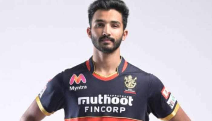IPL 2021: 20 વર્ષની ઉંમરમાં સદી ફટકારી આ ખેલાડીએ રચ્યો ઇતિહાસ, આ સ્ટાર ખેલાડીને છોડ્યો પાછળ IPL 2021: 20 વર્ષની ઉંમરમાં સદી ફટકારી આ ખેલાડીએ રચ્યો ઇતિહાસ, આ સ્ટાર ખેલાડીને છોડ્યો પાછળ
