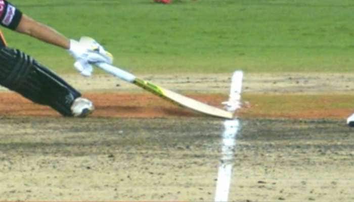 IPL 2021: સુપરઓવરમાં વોર્નરે કરી મોટી ભૂલ, શોર્ટ રન પર ભડક્યા SRH ફેન્સ