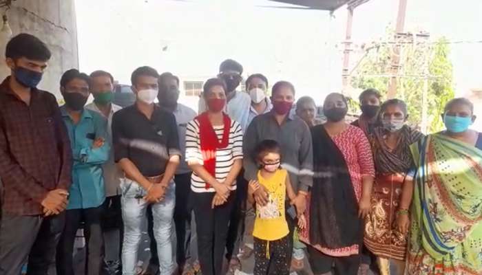 Real Corona Warriors Mother: 7 વર્ષની પુત્રીને સાથે રાખી 123 કોવિડ મૃતદેહોના કર્યા અંતિમ સંસ્કાર Real Corona Warriors Mother: 7 વર્ષની પુત્રીને સાથે રાખી 123 કોવિડ મૃતદેહોના કર્યા અંતિમ સંસ્કાર
