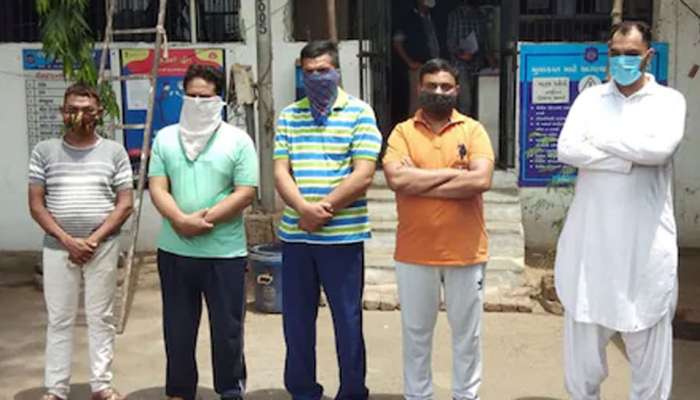 AHMEDABAD: કબ્રસ્તાનમાં ગયેલી પોલીસ ટીમને ઉભી પુછડીએ ભાગવું પડ્યું કારણ કે...