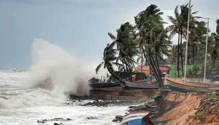 Cyclone Tauktae: વાવાઝોડાને કારણે ગાંડોતૂર બન્યો છે દરિયો, તસવીરો જોઈને જ લાગશે ડર