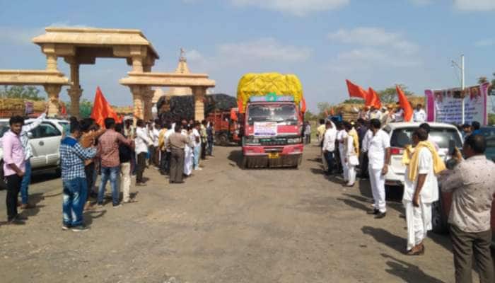 ભાવનગર: કુદરતના પ્રકોપે લોકો બેઘર, બાવળીયારીથી 100 ટ્રક રાહત સામગ્રી કરાઈ રવાના