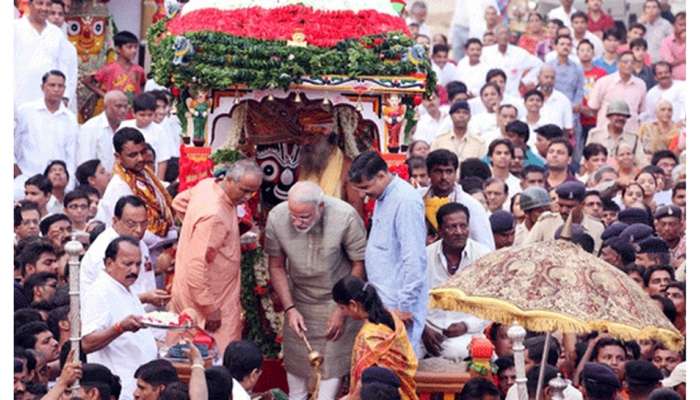 રથયાત્રા પહેલાં કેમ CM સોનાની સાવરણીથી સાફ કરે છે રસ્તો? તેની પાછળ છે ખાસ કારણ