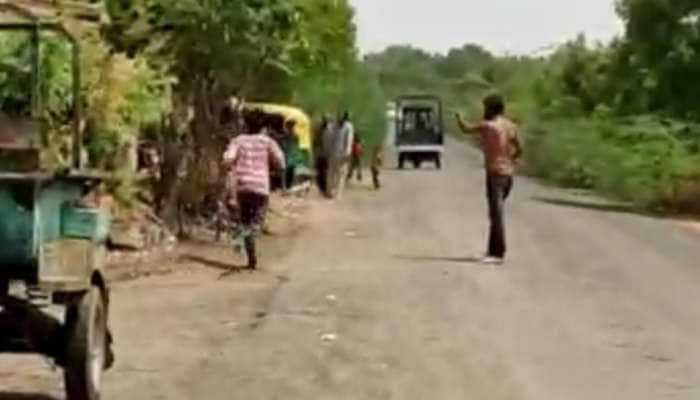 Video Viral: દારૂ પીને ગામની મહિલાઓને માર માર્યો, ગ્રામજનોએ ધોલાઈ કરતા એકનું મોત