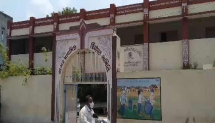 BHAVNAGAR: કોરોનાએ જીવનશૈલી બાદ વિચારસરણી પણ બદલી, ધનાઢ્ય લોકોની સરકારી શાળા તરફ દોટ