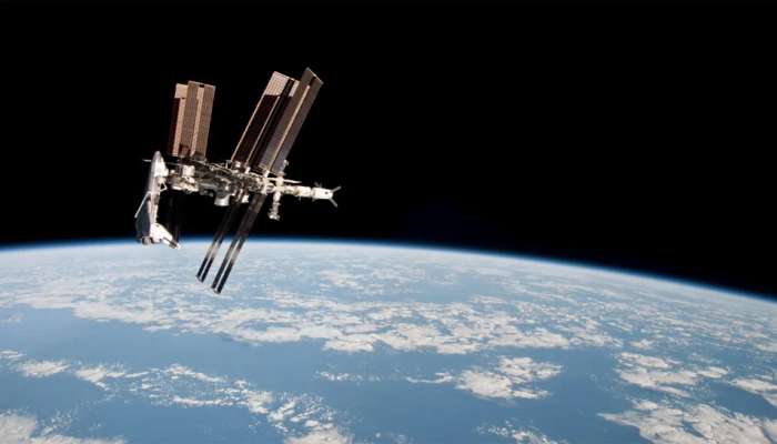 International Space Station નીચે ચક્કર કાપી રહેલા 10 UFO કેમેરામાં કેદ, Aliens ના અસ્તિત્વ પર ફરી ચર્ચા છેડાઈ