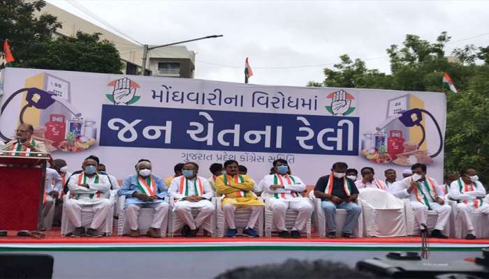 આખરે શું રંધાઈ રહ્યું છે? કોંગ્રેસના વિરોધ પ્રદર્શનમાં દિગ્ગજ નેતાઓ વચ્ચે હાર્દિક પટેલની ગેરહાજરી 