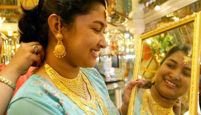 Gold Price Today: સસ્તું થયું સોનું! ગોલ્ડ ખરીદવાની સારી તક, જાણો 10 ગ્રામની કિંમત