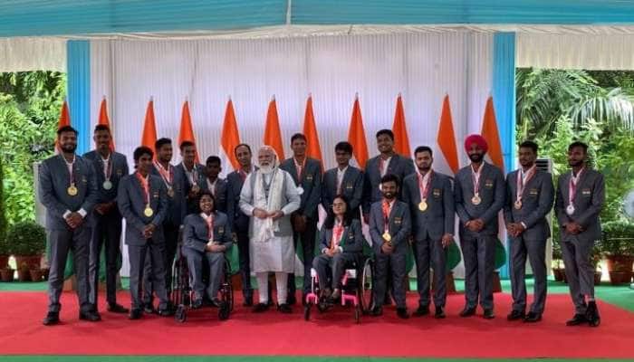 PM મોદીએ પેરાલિમ્પિકના મેડલ વિજેતા ખેલાડીઓ સાથે કરી મુલાકાત, જુઓ PHOTOS