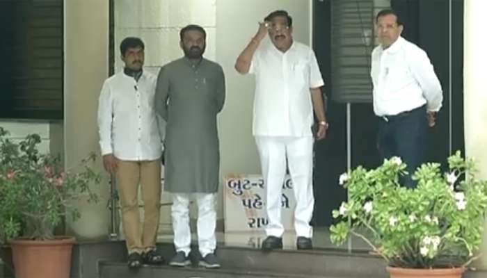 ગાંધીનગરથી Live : દિલ્હીથી આવેલા નામો પર મંત્રણા કરાઈ, ધારાસભ્યોને 2 વાગ્યા સુધી કમલમ પહોંચવાનુ ફરમાન 
