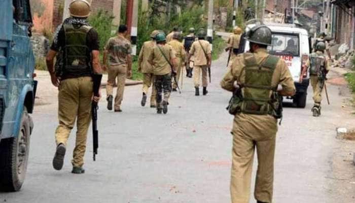 Jammu &amp; Kashmir: કુલગામમાં આતંકવાદીઓની ગોળીબારી, 1 પોલીસ જવાન શહીદ