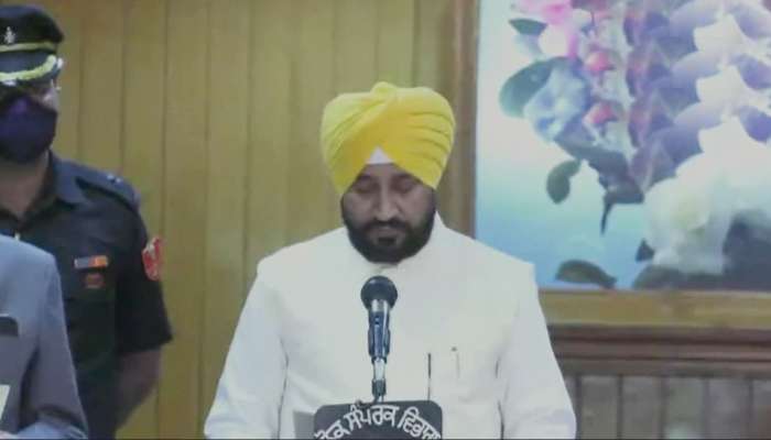 Punjab: ચરણજીત સિંહ ચન્ની બન્યા પંજાબના પ્રથમ દલિત CM, સુખજિન્દર રંધાવા-ઓપી સોનીએ લીધા મંત્રી પદના શપથ