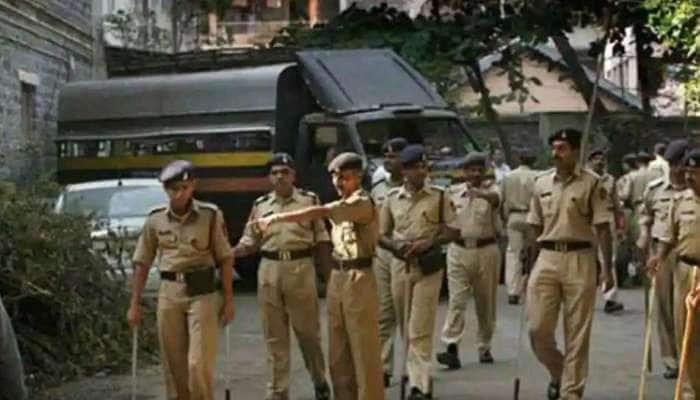 મુંબઇમાં કપડાં કાઢીને કિન્નરોનો આતંક, પોલીસને પણ છોડ્યા નહી, જાણો પછી શું થયું