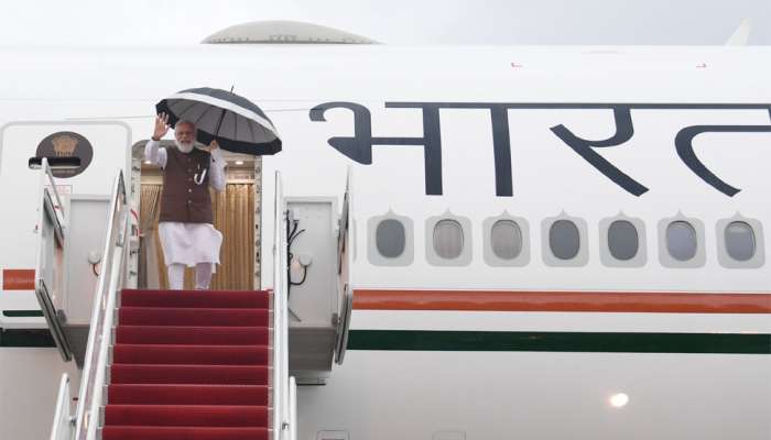 PM Modi's US Visit: લાંબી મુસાફરીમાં આ રીતે ફ્લાઈટમાં સમય પસાર કરે છે પીએમ મોદી, જુઓ PHOTO