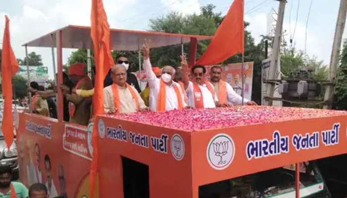 ગાંધીનગરમાં BJP નું શક્તિપ્રદર્શન: સમગ્ર ગાંધીનગરે કેસરી રંગે રંગાયુ, 20 કિ.મી લાંબા રોડ શોમાં તમામ નેતા હાજર