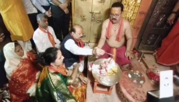 અંબાજીમાં નવરાત્રિ : વૈદિક પરંપરાથી ઘટ સ્થાપના કરાઈ, ભક્તો દર્શન માટે રાતભર લાઈનમાં ઉભા રહ્યાં 