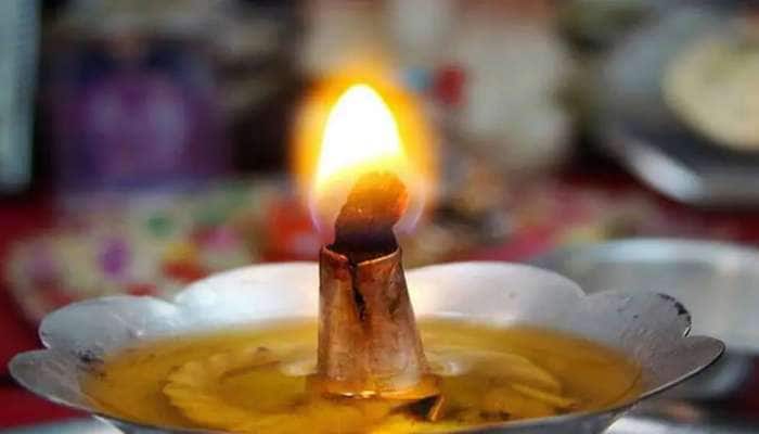 Navratri 2021: અખંડ જ્યોતનું છે ખાસ મહત્વ, ઘરનો ખૂણેખૂણો બનાવી દે છે પોઝિટિવ