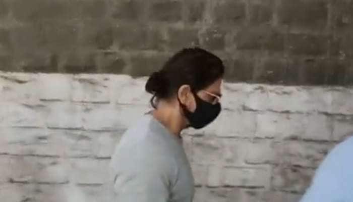 Video: શાહરૂખ ખાનની ધીરજ ખૂટી! પુત્ર આર્યન ખાનને મળવા માટે આર્થર રોડ જેલ પહોંચ્યા