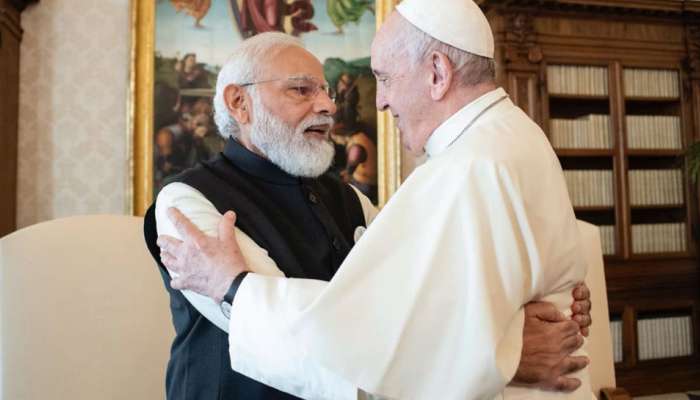 વેટિકનમાં પોપ ફ્રાંસિસથી મળ્યા PM મોદી, ભારત આવવા માટે આપ્યું આમંત્રણ