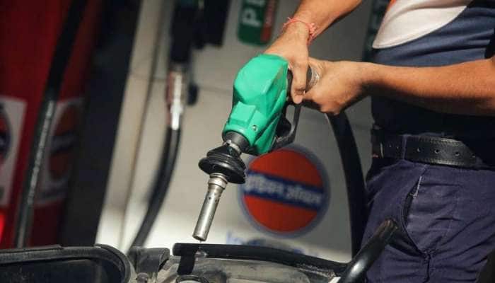 Petrol Diesel Price: ઓક્ટોબરમાં કેટલા વધ્યા પેટ્રોલના ભાવ, ક્યારે પણ વિચાર્યું? જાણો પાડોશી દેશોમાં શું સ્થિતિ