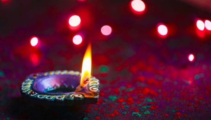 Diwali 2021 Wishes: આજે દિવાળી પર પોતાના પરિજનો અને મિત્રોને આ રીતે પાઠવો દિવાળીની શુભેચ્છા