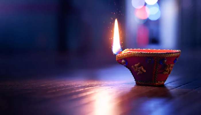 ઘરમાં આ જગ્યાએ જરૂરથી પ્રગટાવજો દીવો, લક્ષ્મી દેવીની કૃપા વરસશે અને ધનની થશે રેલમછેલ