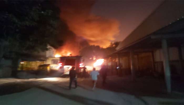દિવાળીની રાતે ગુજરાતભરમાં બન્યા આગના બનાવ, સુરતમાં 20 ઝૂપડા સળગ્યા