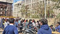 અમદાવાદની એક સ્કૂલની અનોખી પહેલ : સ્કૂલના એક વિદ્યાર્થીની સામે એક ગરીબ બાળકને વેક્સી