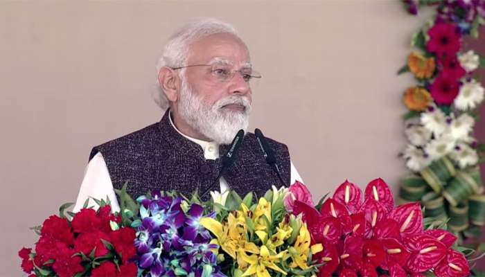 PM મોદીનો સપા પર કટાક્ષ, 'લાલ ટોપીવાળાઓને લાલ બત્તી સાથે લેવાદેવા, આતંકીઓ પર છે મહેર