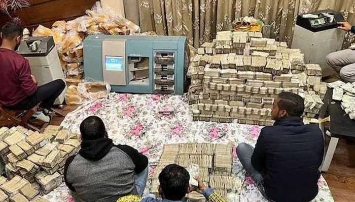 Gujarat કનેક્શન: દિવાલોથી છત સુધી જ્યાં જુઓ ત્યાં સોનું અને પૈસા! ભોંયરામાં 600 કિલો ચંદનનું તેલ! કાનપુરમાં પડી Red ફિલ્મ જેવી રેડ!