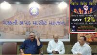GSTના કાળાકાયદાના વિરોધમાં સમગ્ર GUJARAT ના કાપડના વેપારીઓનો ગાંધી ચિંધ્યા માર્ગે વિ