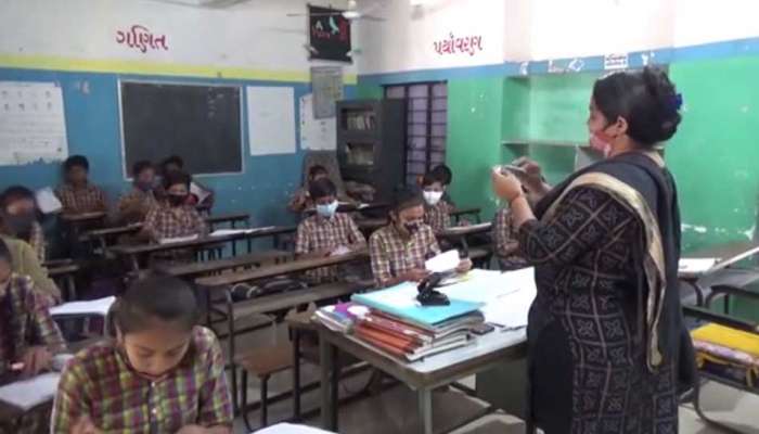 એક સ્કૂલ, 8 વર્ગો, 86 વિદ્યાર્થીઓ અને માત્ર એક શિક્ષક, શું આ રીતે ભણશે ગુજરાત?