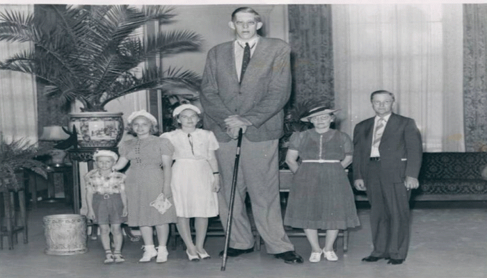 The Tallest Man in History: આ છે ઈતિહાસનો સૌથી લાંબો માણસ, દૂર દૂરથી એને જોવા આવતા હતા લોકો!
