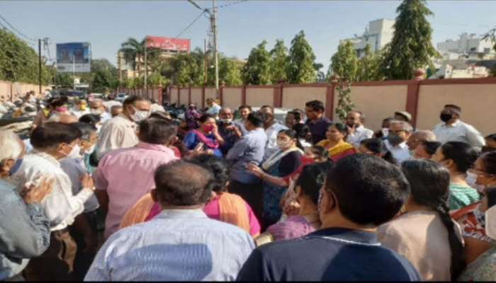 વડોદરામાં વિવાદ : વૈષ્ણવોની હવેલીની જગ્યા બારોબાર સ્વામીનારાયણ મંદિરને આપી દેવાઈ 