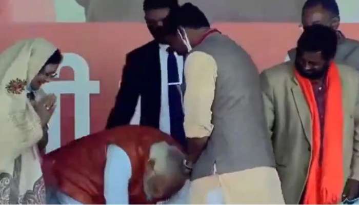 Viral Video: એક કાર્યકરે જ્યારે PM મોદીના ચરણ સ્પર્શ કર્યા, ત્યારબાદ જે થયું...ખાસ જુઓ વીડિયો