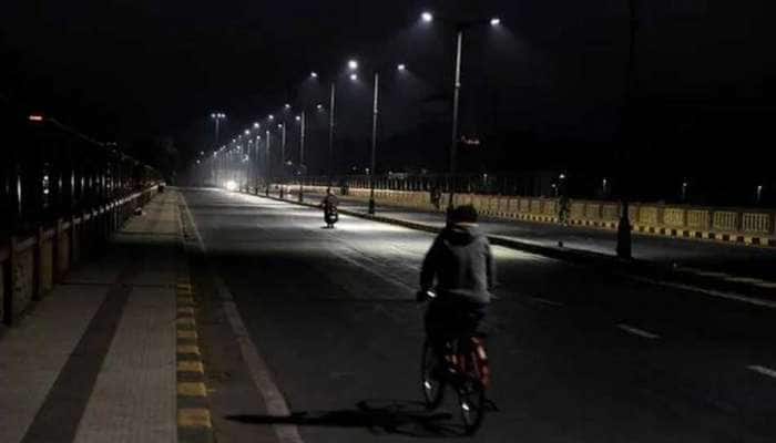 નવી કોરોના ગાઈડલાઈન જાહેર, ગુજરાતભરમાંથી રાત્રિ કર્ફ્યૂ હટાવાયો, જાણો અન્ય કયા પ્રતિબંધોમાંથી મળી રાહત