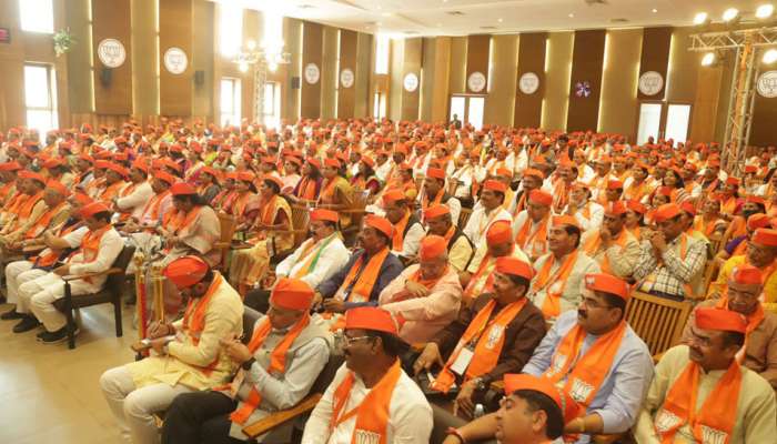અમદાવાદમા મેયરને કેમ ચોરીછુપીથી કમલમમાં લઈ જવાયા? PM મોદીના રોડ શોમાં કેવી રીતે પાછળ રહી ગયા?